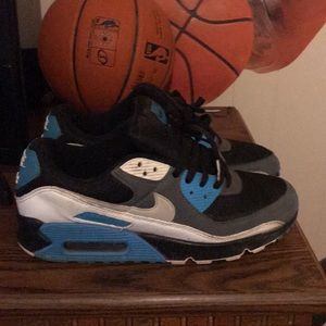 Size 9.5, Mens Air Max 90